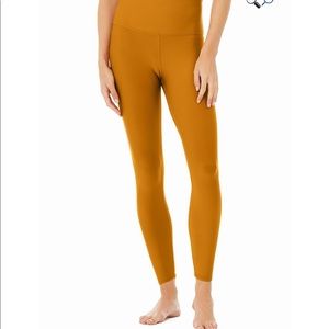 Alo Yoga  Airlift Legging in Bronze